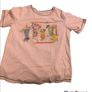 Pink graphic t-shirt. Size medium